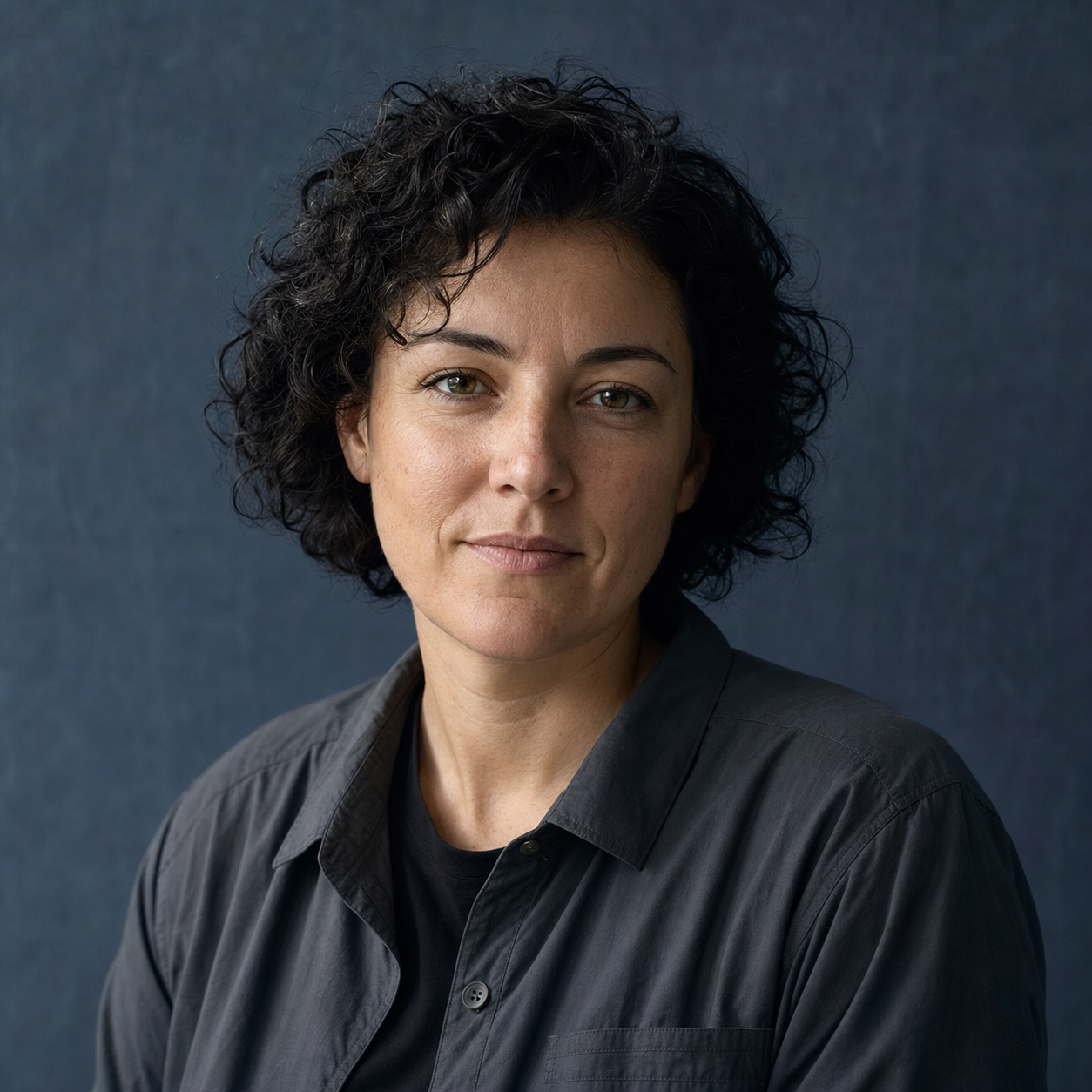 Portrait of ESSER INDEX performance apparel editor Mara Stein